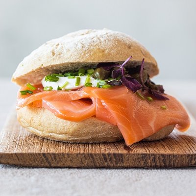 Lunch box met gerookte zalm