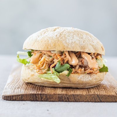 Lunch box met pulled chicken